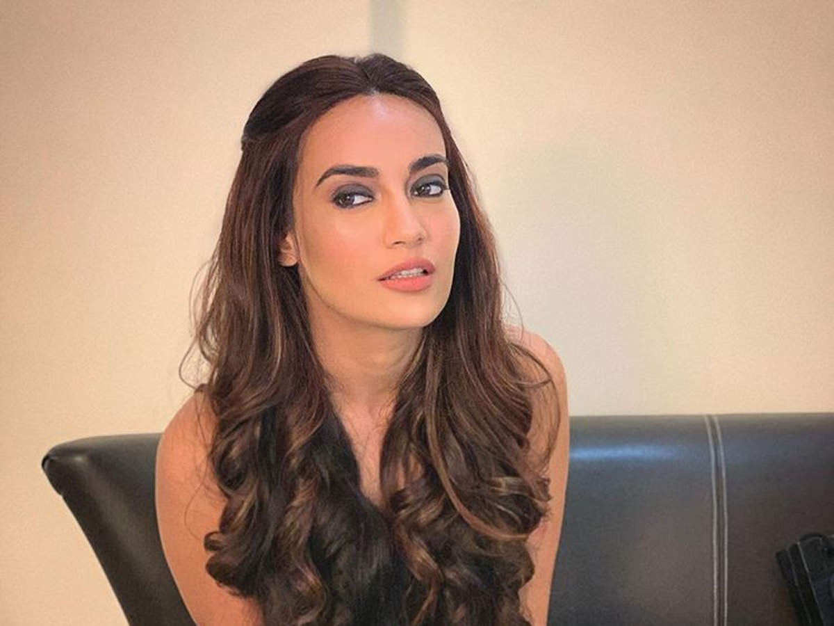 Qubool Hai 2.0: Surbhi Jyoti Shares Exclusive BTS Pics in Bridal Avatar,  Straight From The Set - Zee5 News