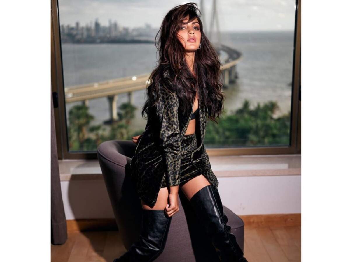 Rhea Chakraborty sets the temperature 