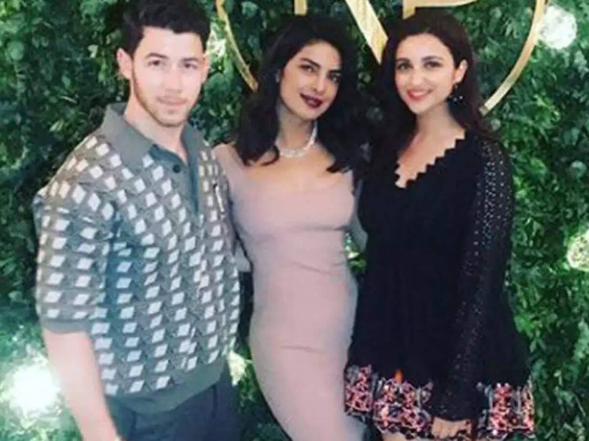 Parineeti Chopra reveals Priyanka Chopra's 'karwa chauth' secret and it is all things hilarious | Hindi Movie News - Times of India Parineeti Chopra reveals Priyanka Chopra's 'karwa chauth' secret and it is all things hilarious | Hindi Movie News - Times of India