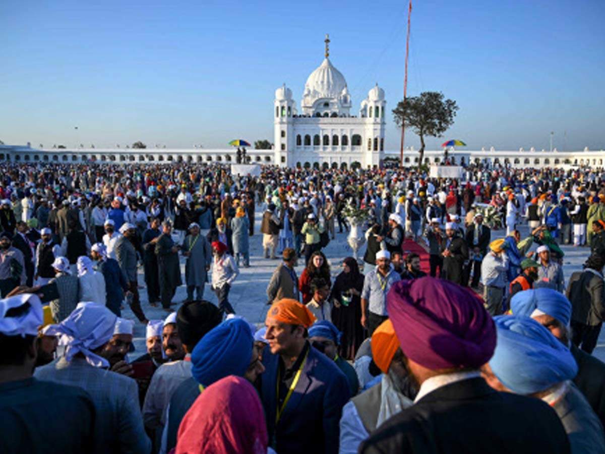 Hundreds of Indian Sikhs made a historic pilgrimage to Pakistan on November 9, crossing through a white gate to reach one of their religion's holiest sites, after a landmark deal between the two countries separated by the 1947 partition of the subcontinent. (Photo: AFP)