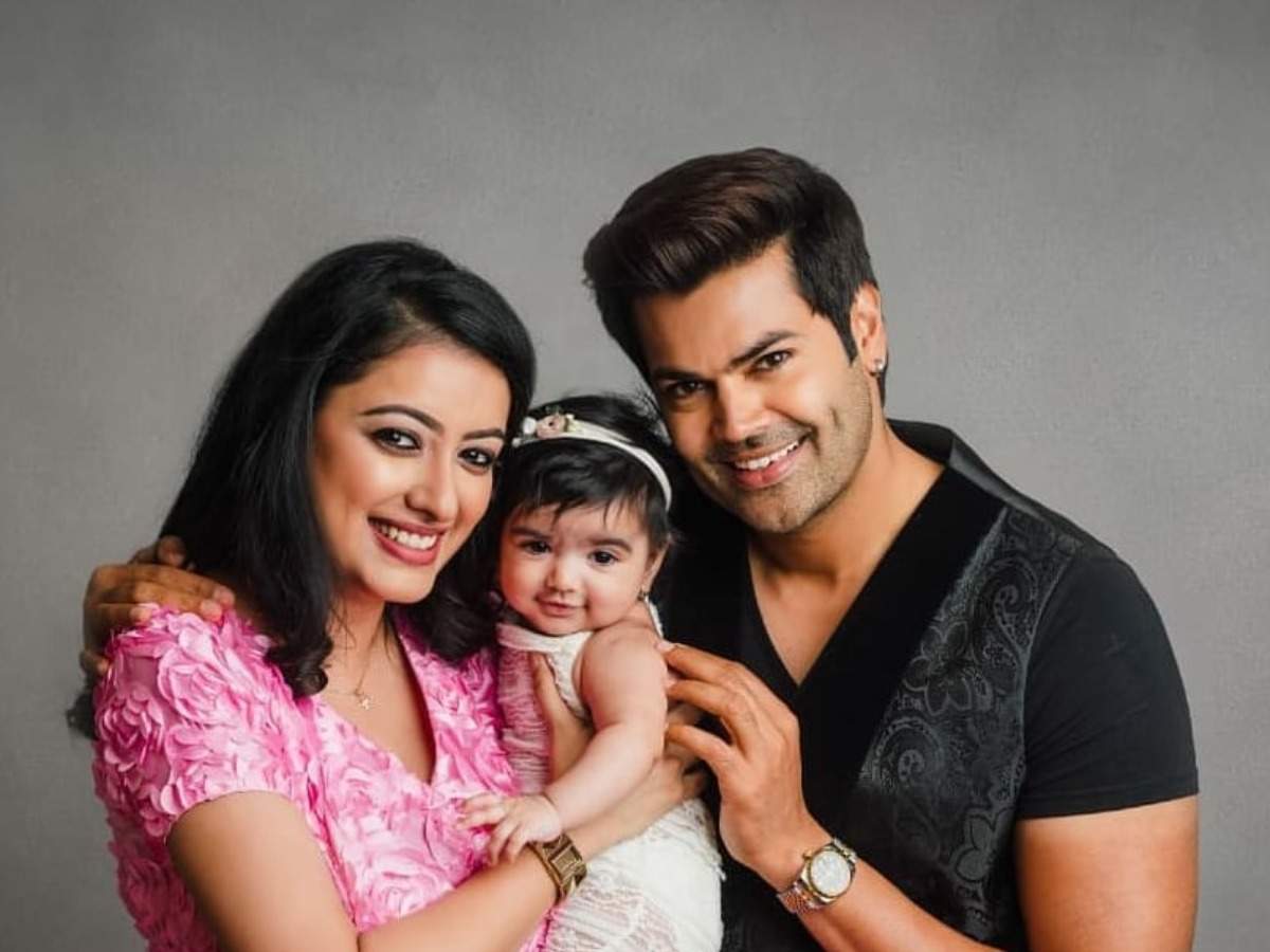 Bigg Boss Tamil Fame Ganesh Venkatram And Nisha Share First Pictures Of Their Daughter Samaira Times Of India Nisha & ganesh venkatraman christmas celebration with theri daughter & friends. bigg boss tamil fame ganesh venkatram