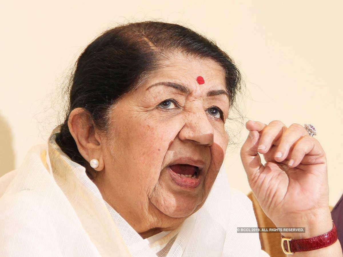 'Lata Mangeshkar's condition critical, slowly improving' | Hindi Movie