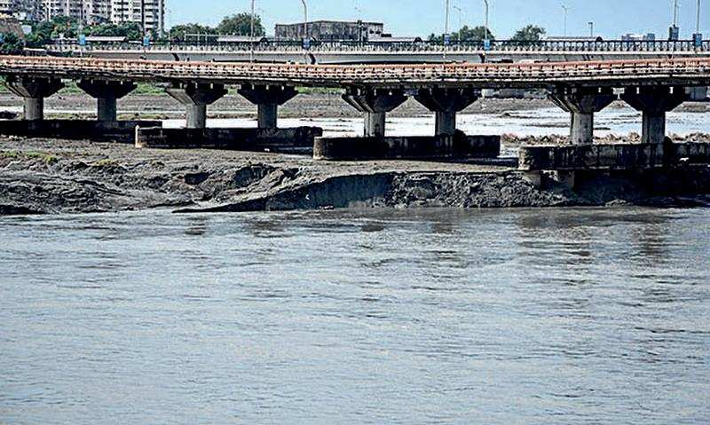 Heavy inflow in Tapi river during monsoon has helped in natural dredging of the riverbed