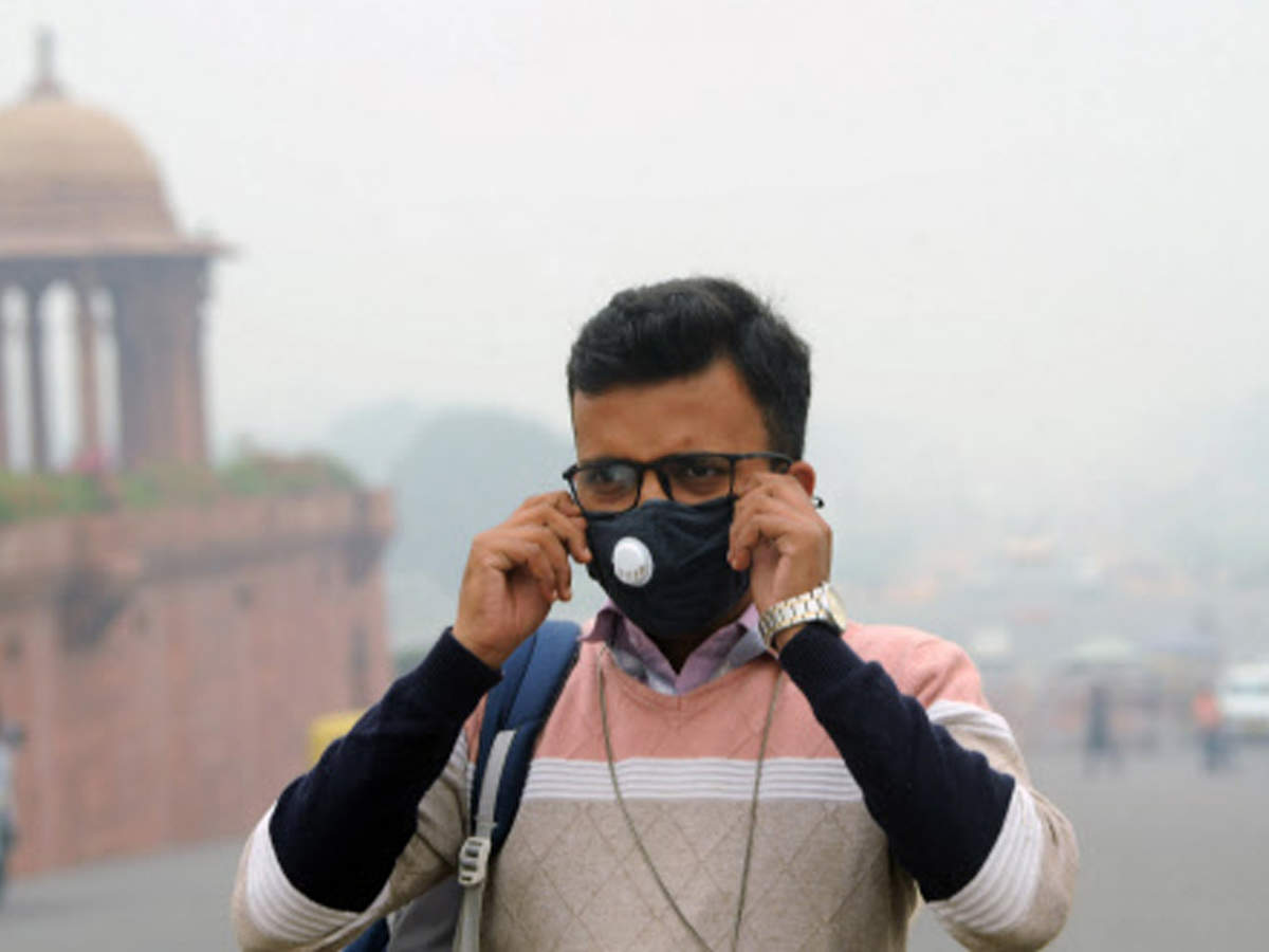Heavy smog conditions in Delhi