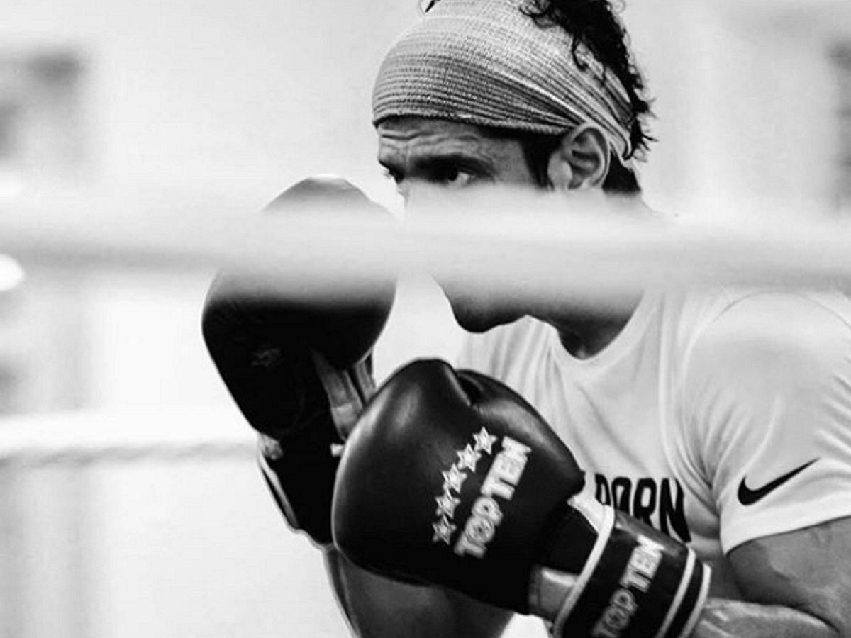 Farhan Akhtar posts pic of 'Toofan' boxing training - Times of India