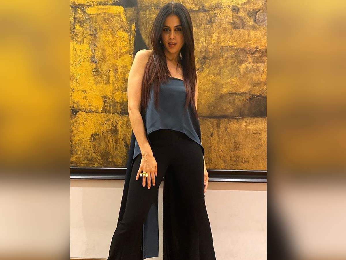 Fans can't stop gushing over Genelia's pics