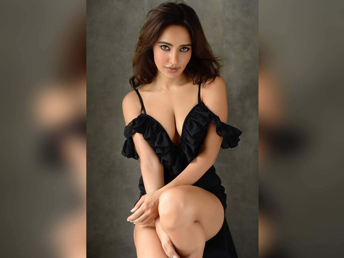 1200px x 900px - Gorgeous Alert! Neha Sharma rocks a sexy black ensemble in a ...