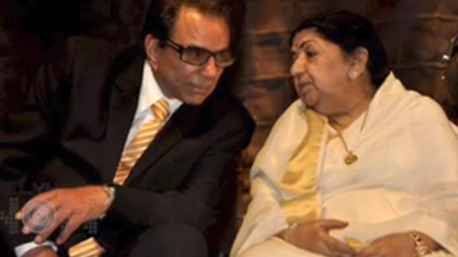 Veteran actor Dharmendra gets emotional over Lata Mangeshkar's health,  shares old picture | Hindi Movie News - Bollywood - Times of India