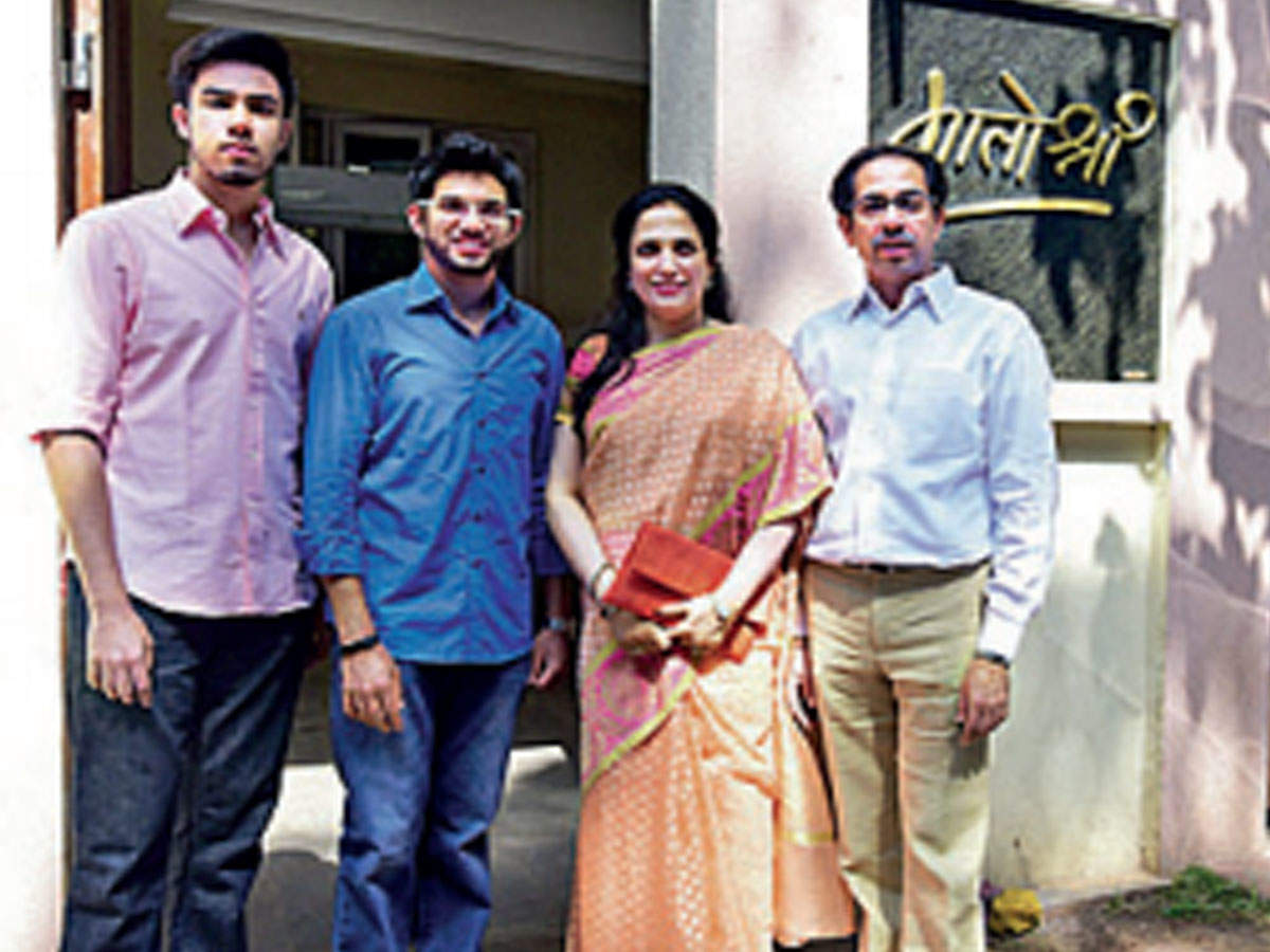 Uddhav Thackeray with wife Rashmi and sons Aaditya and Tejas outside Matoshree