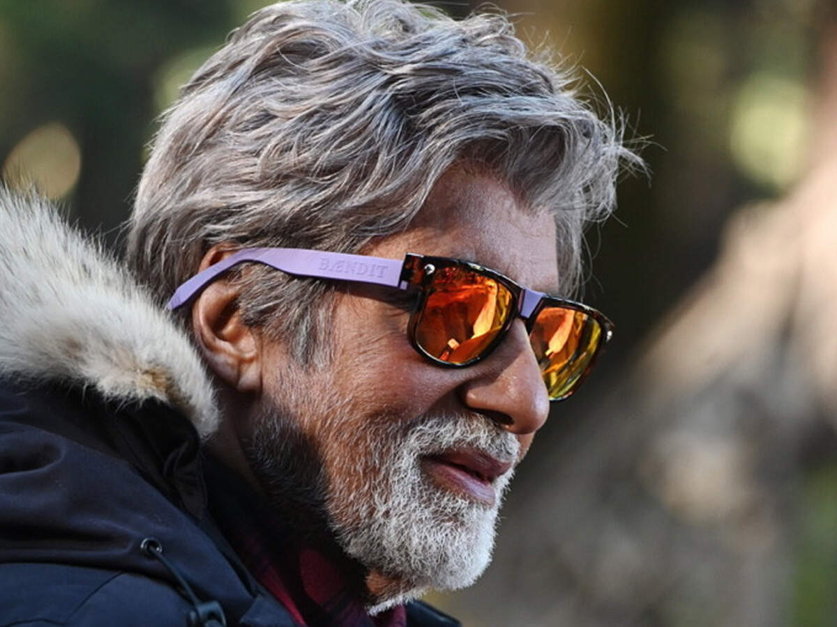 Brahmastra': Amitabh Bachchan shares a picture with Ranbir Kapoor; fans request him to 'take care of his health' | Hindi Movie News - Times of India