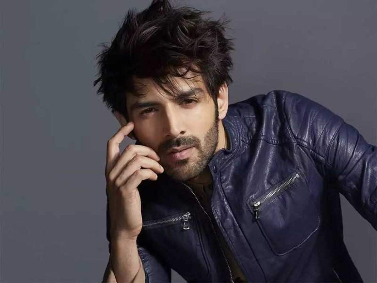 Watch Video: Kartik Aaryan entertains fans with his popular monologue; leaves Ananya Panday stunned - Times of India
