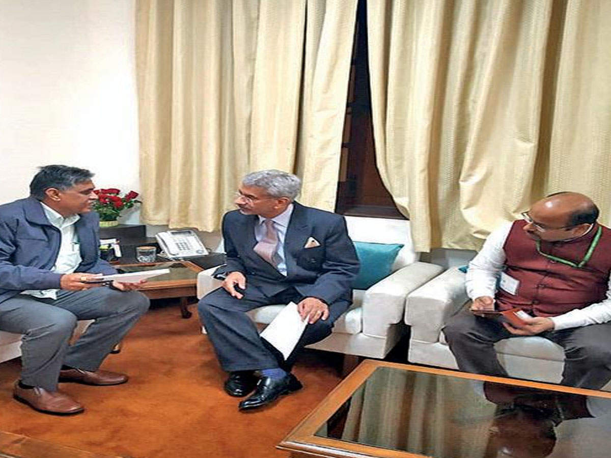 MP Ratansinh Rahod (extreme left) with foreign minister S Jaishankar