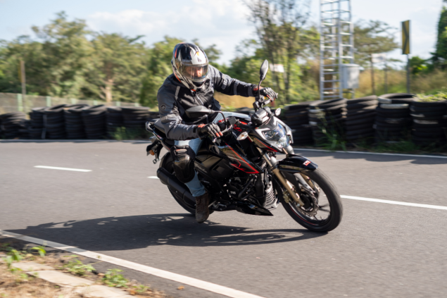 Tvs Apache Rtr 160 4v Review Bsvi Compliant Tvs Apache Rtr 0 4v And Rtr 160 4v Reviewed India Business News Times Of India