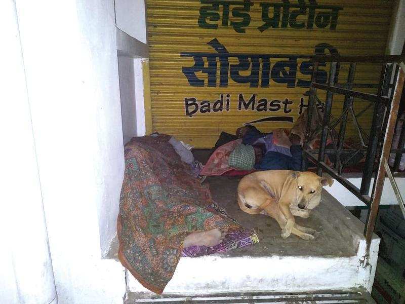 No space in shelter homes, homeless persons spend the night sleeping outside shops in the city on Thursday