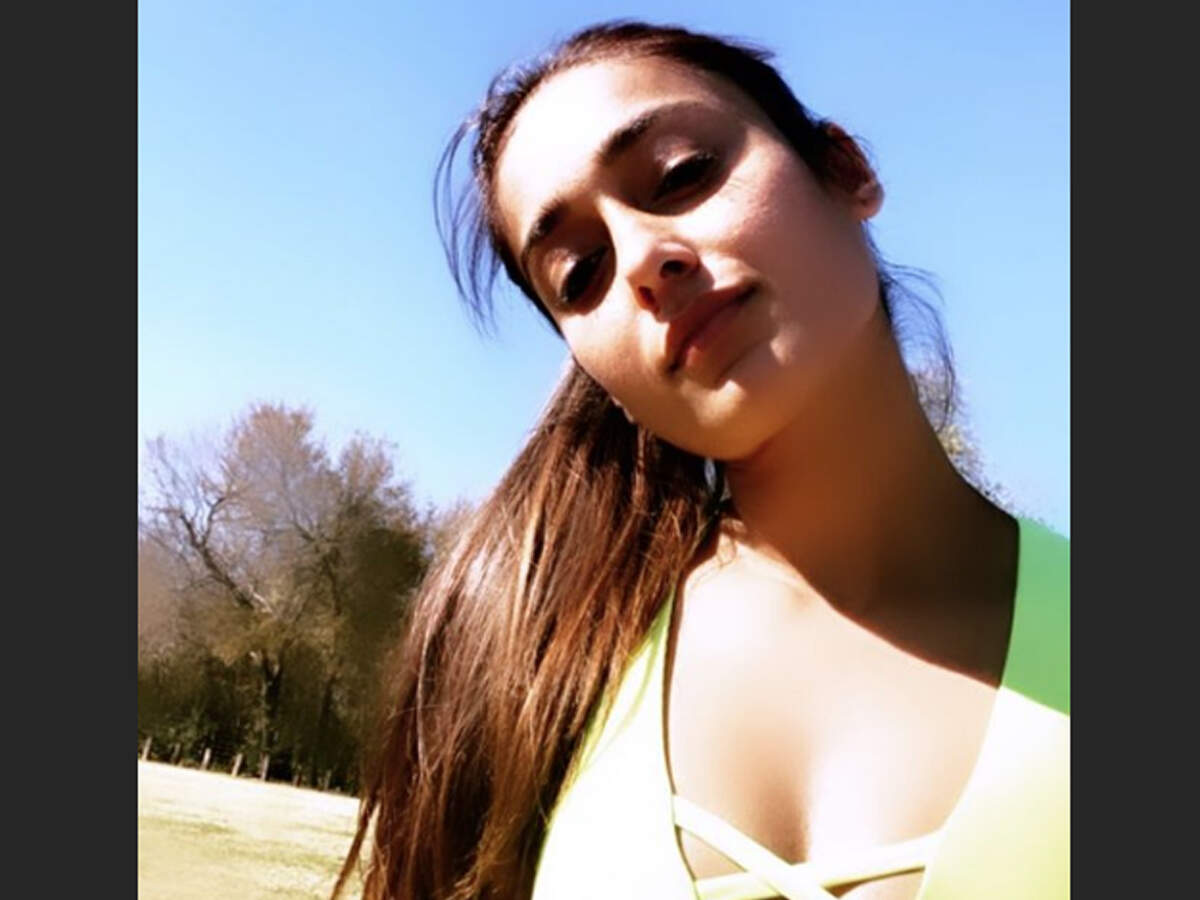 Ileana D'Cruz's drool-worthy sunkissed selfie is sure to make you go weak  in the knees | Hindi Movie News - Times of India