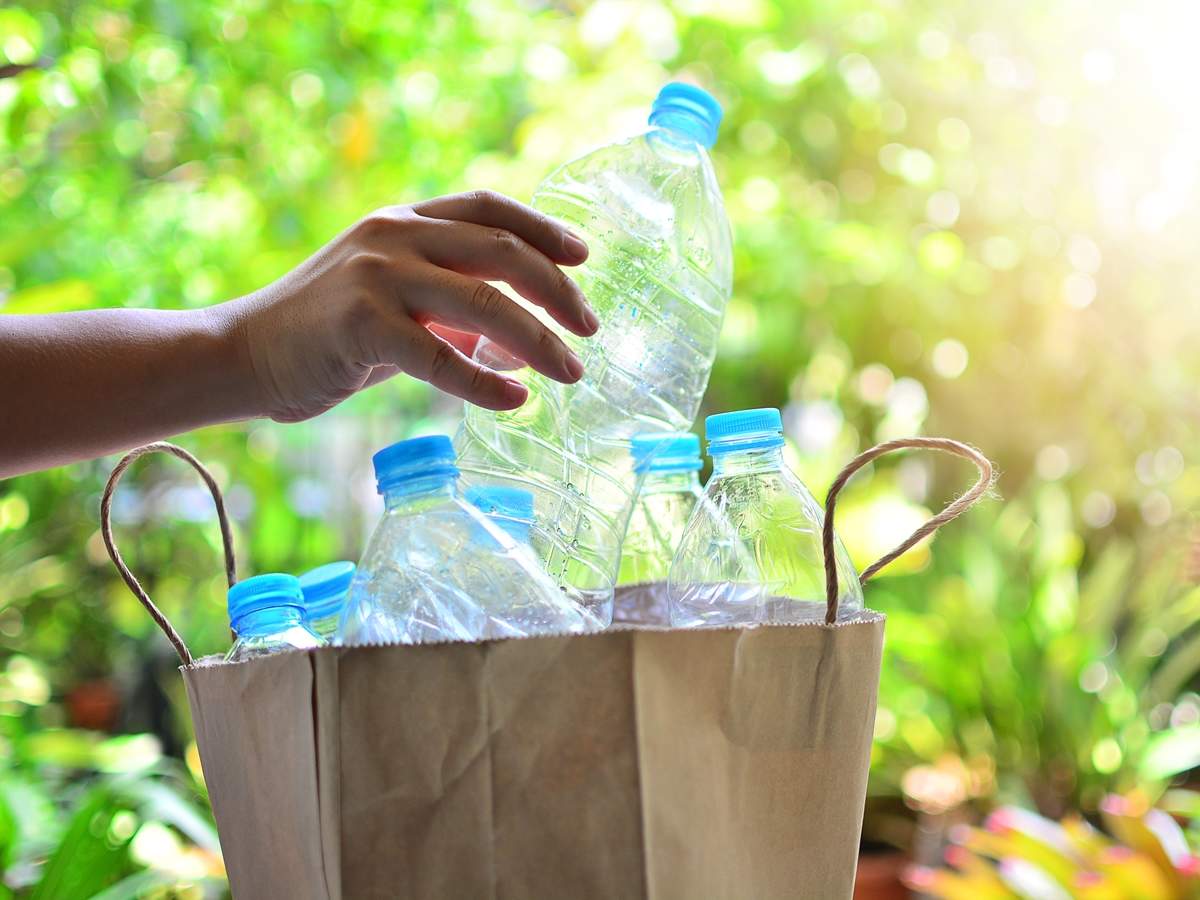 Reusable Water Bottles: Breaking the Plastic Habit in Travel