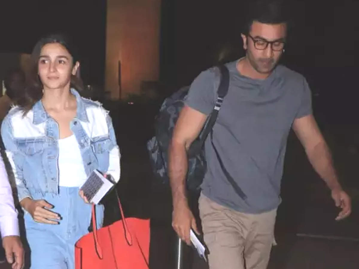 Ranbir Kapoor and Alia Bhatt's New York escapade ft. casual looks and  selfies with fans