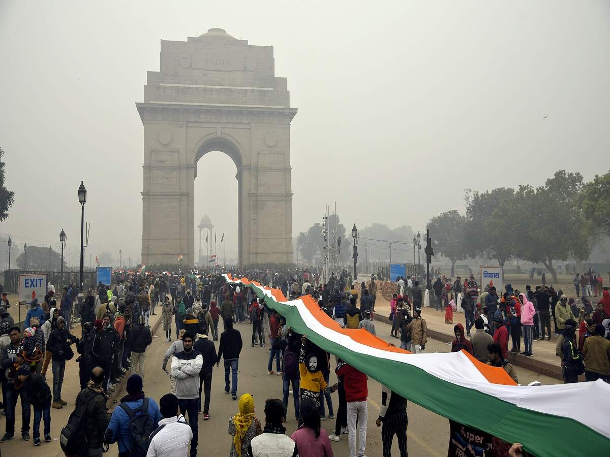 Live: Protestors take mass pledge at India Gate