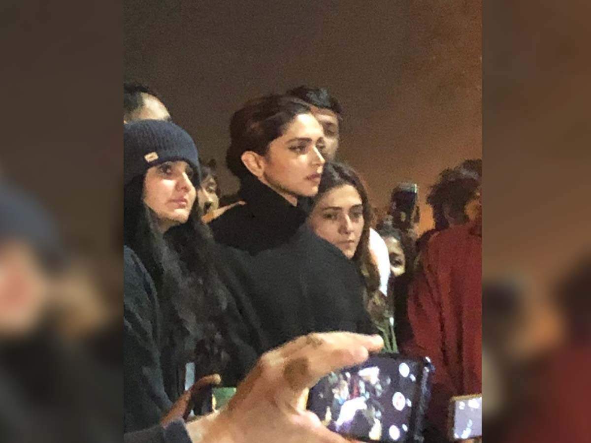 Deepika Padukone joins protest at JNU campus