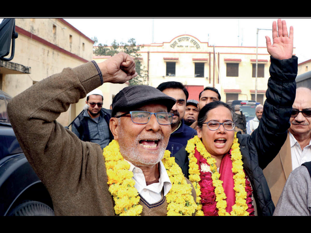 Lucknow Activists Sadaf Jafar S R Darapuri Walk Out Of Prison With Torture Tales Lucknow News Times Of India