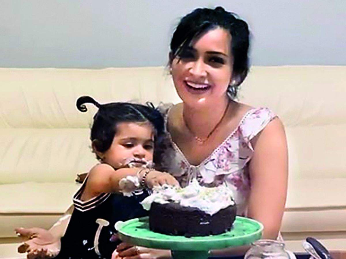 KGF star Yash 5000 kg birthday cake creates new world record