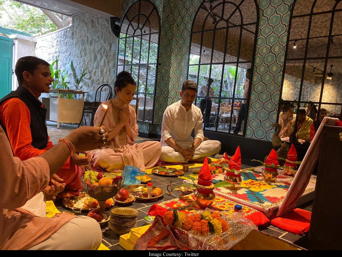 Kangana Ranaut inaugurates new studio in Mumbai, sister Rangoli Chandel claims, “Kangana slaps movie mafia on their faces everyday and still acquired maximum properties” - Times of India