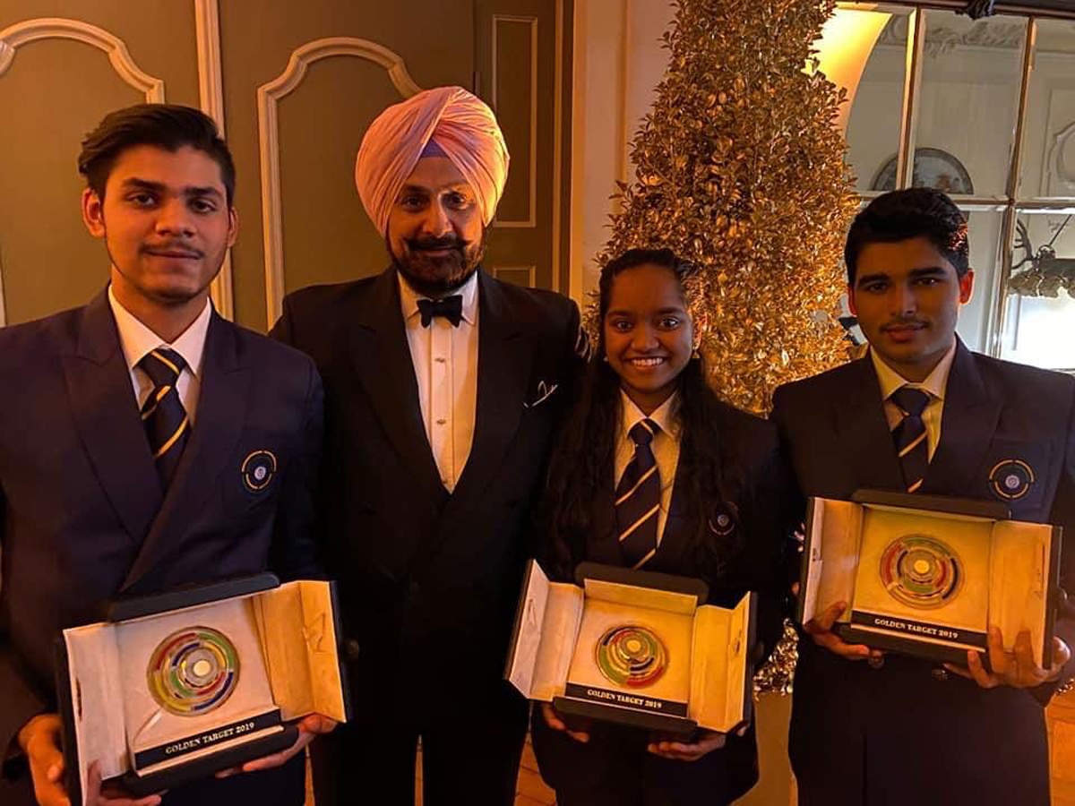 From left, Divyansh Singh Panwar, NRAI president Raninder Singh, Elavenil Valarivan and Saurabh Chaudhary (Photo: Twitter)