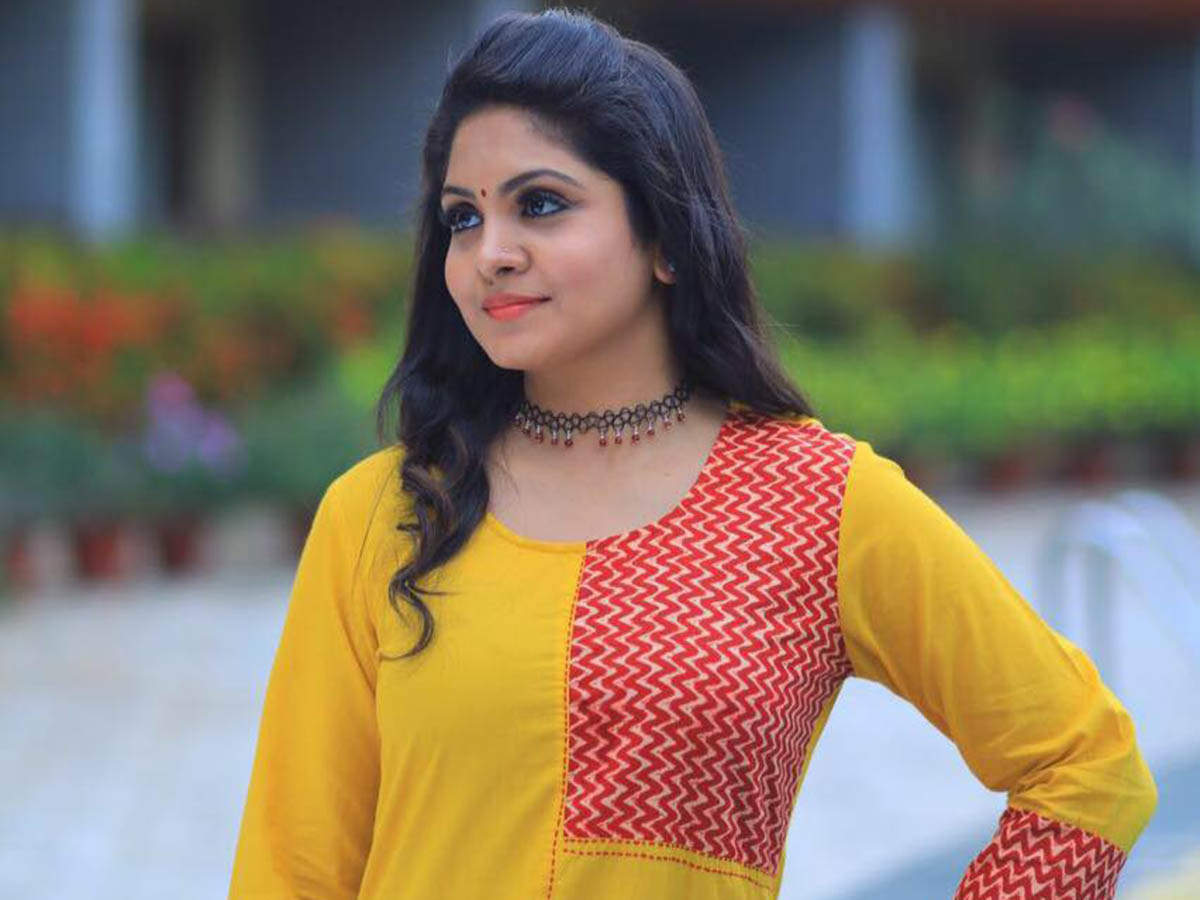 Gayathri Arun Pictures Gayathri Arun S Makeover Garners Attention Times Of India