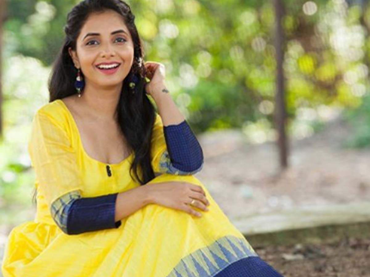 Exclusive! Sayali Sanjeev reveals her birthday plans, to spend time with  family in Nashik | Marathi Movie News - Times of India