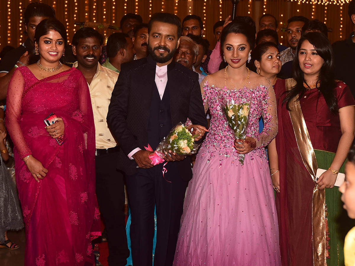 Celebs Galore At Vishnu Aishwarya Wedding Reception Kochi News