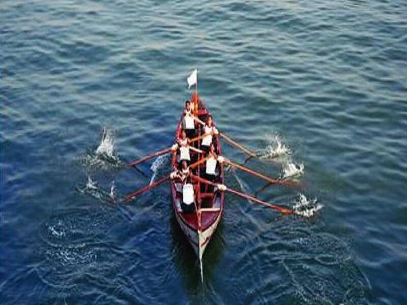 Kochi: Southern Naval Command conducts boat pulling regatta | Kochi News -  Times of India