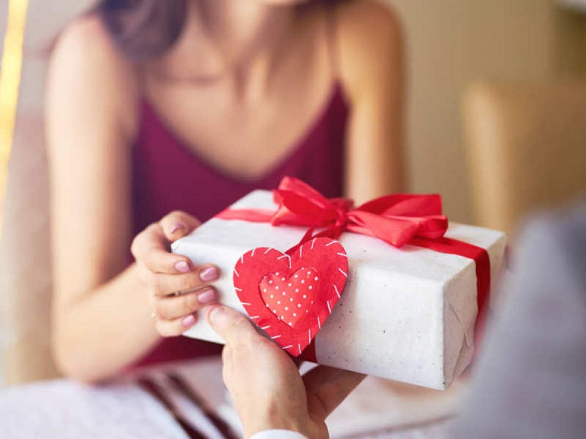 Valentine S Day Gift For Girlfriend Let Her Fall In Love With You
