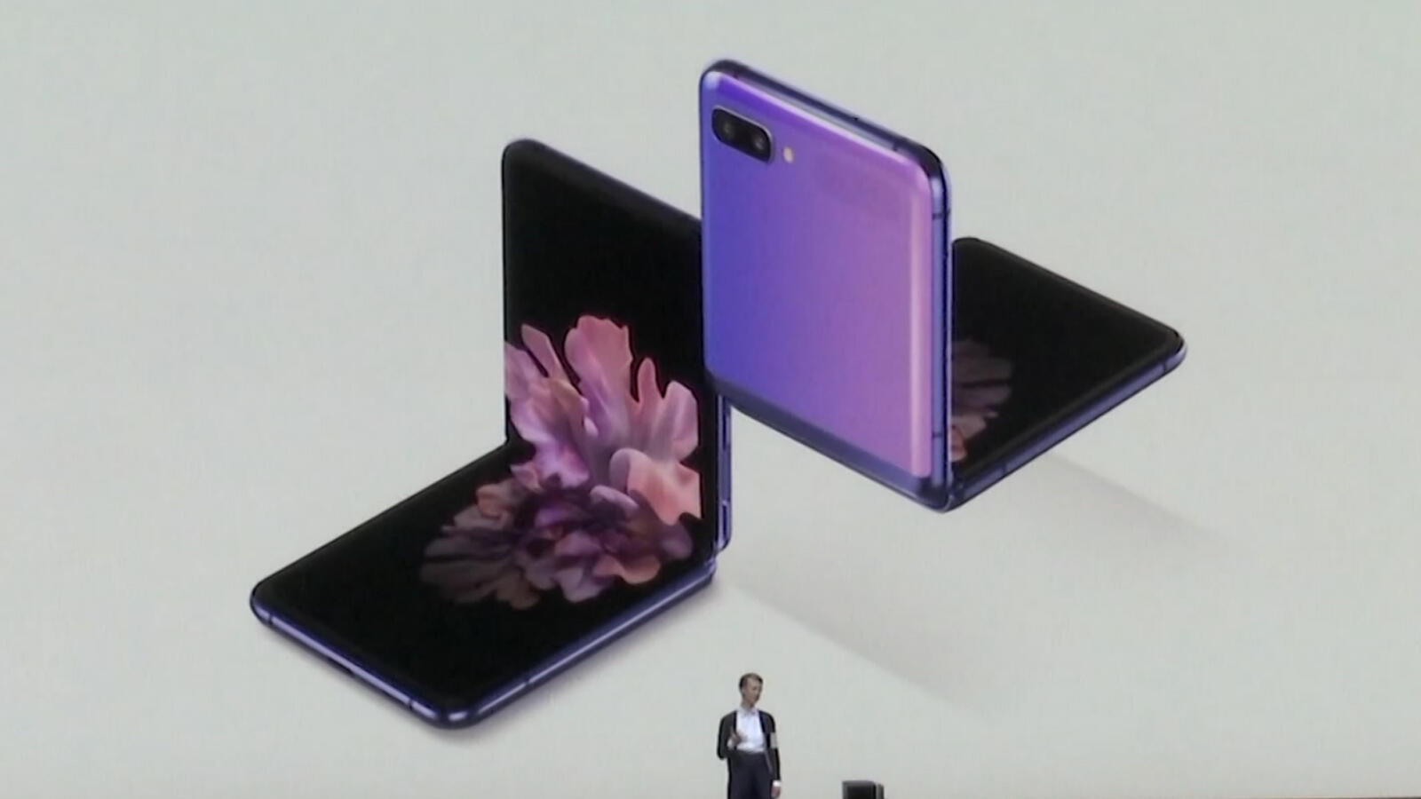 Samsung unveils new foldable screen flip phone | International - Times ...