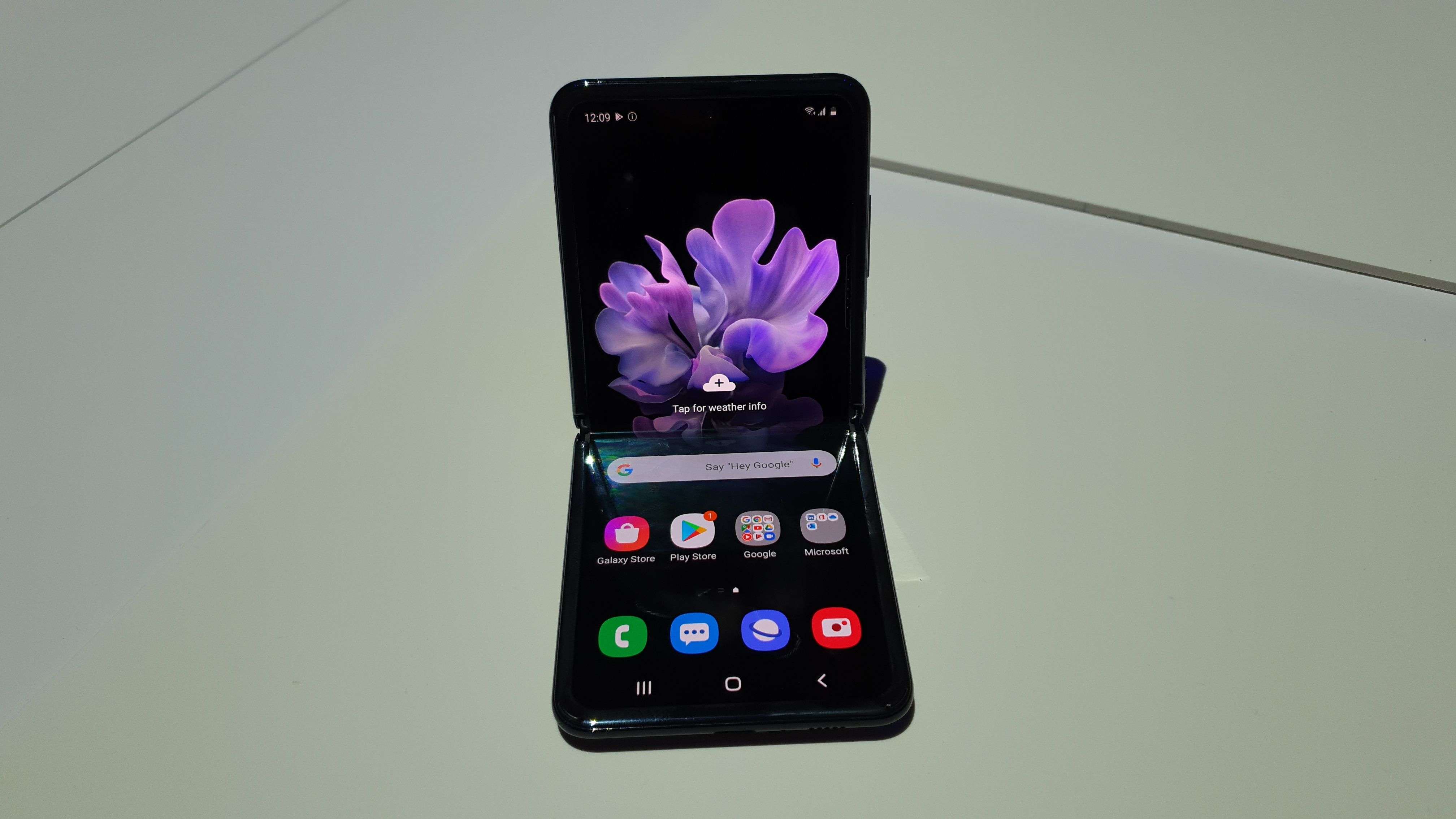 Samsung Galaxy Z Flip Foldable Phone With Snapdragon 855