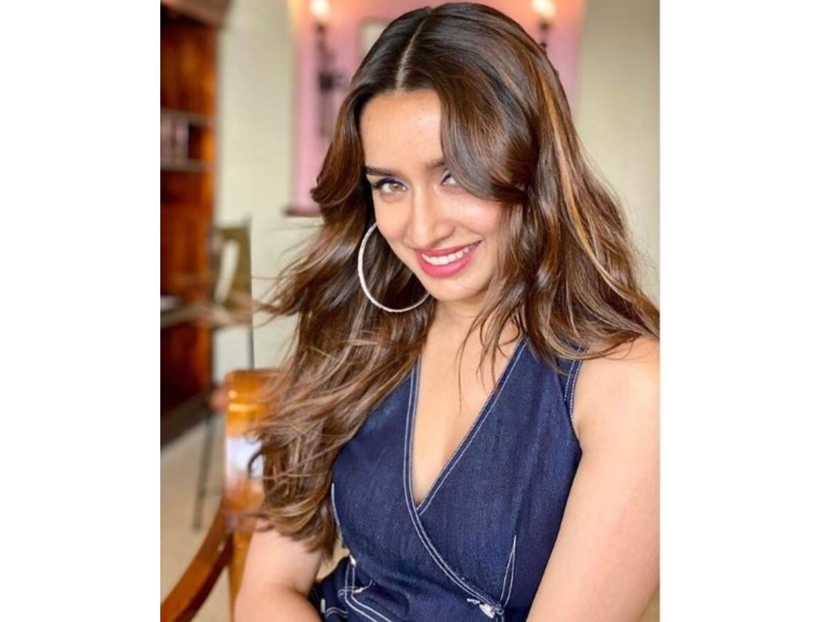 shraddha kapoor denim dress Shraddha Kapoor's denim dress is just what will spark major OOTD goals in  your heart!