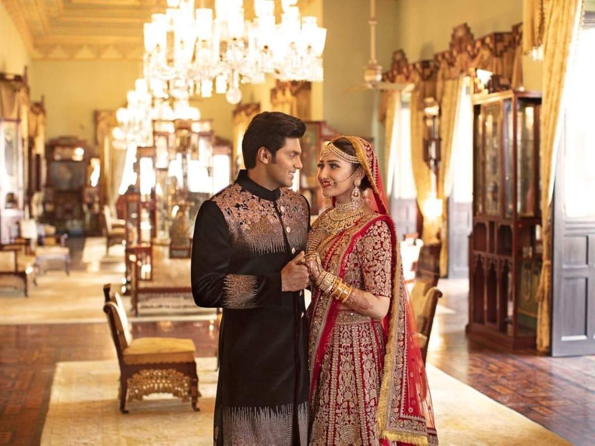 Enga Veettu Mappillai fame Arya and wife Sayyeshaa Sehgal celebrate first  wedding anniversary; share adorable wishes for each other - Times of India