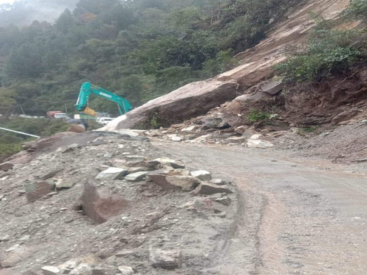 Landslide occurred at Lodhama area in Darjeeling district (ANI)