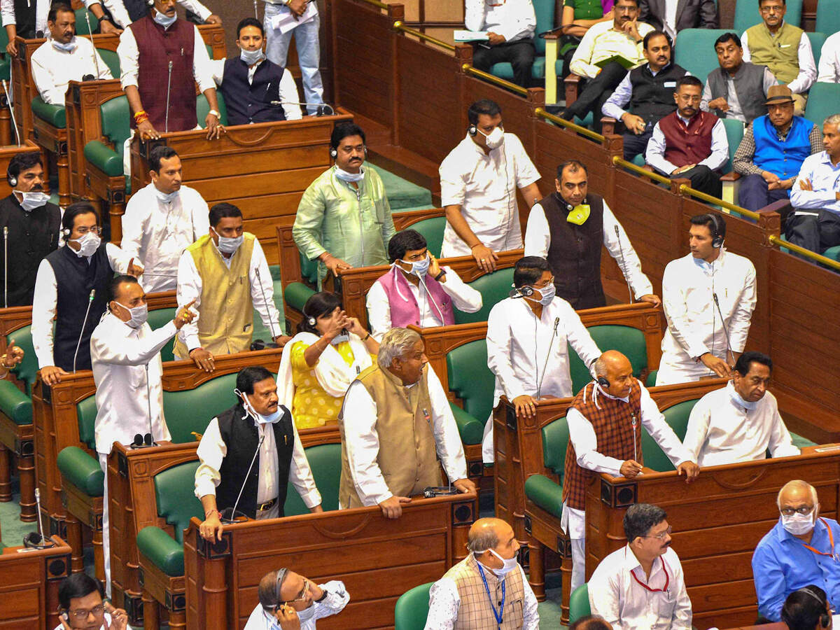 MP crisis live: Congress MLAs reach Bhopal