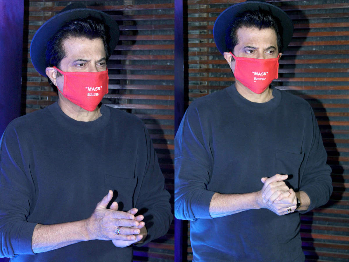 Can you guess the price of Kapoor's Coronavirus protection red mask? - Times India