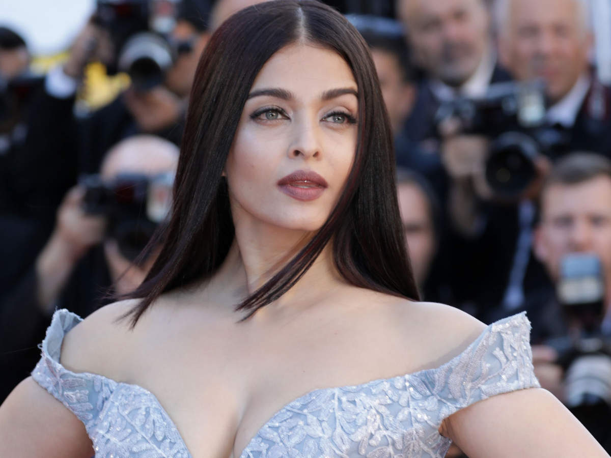 Aishwarya Rai Bachchan क Finally समन आय Cannes 2023 Look Hairstyle और  Dress पर भडक Fans  Filmibeat