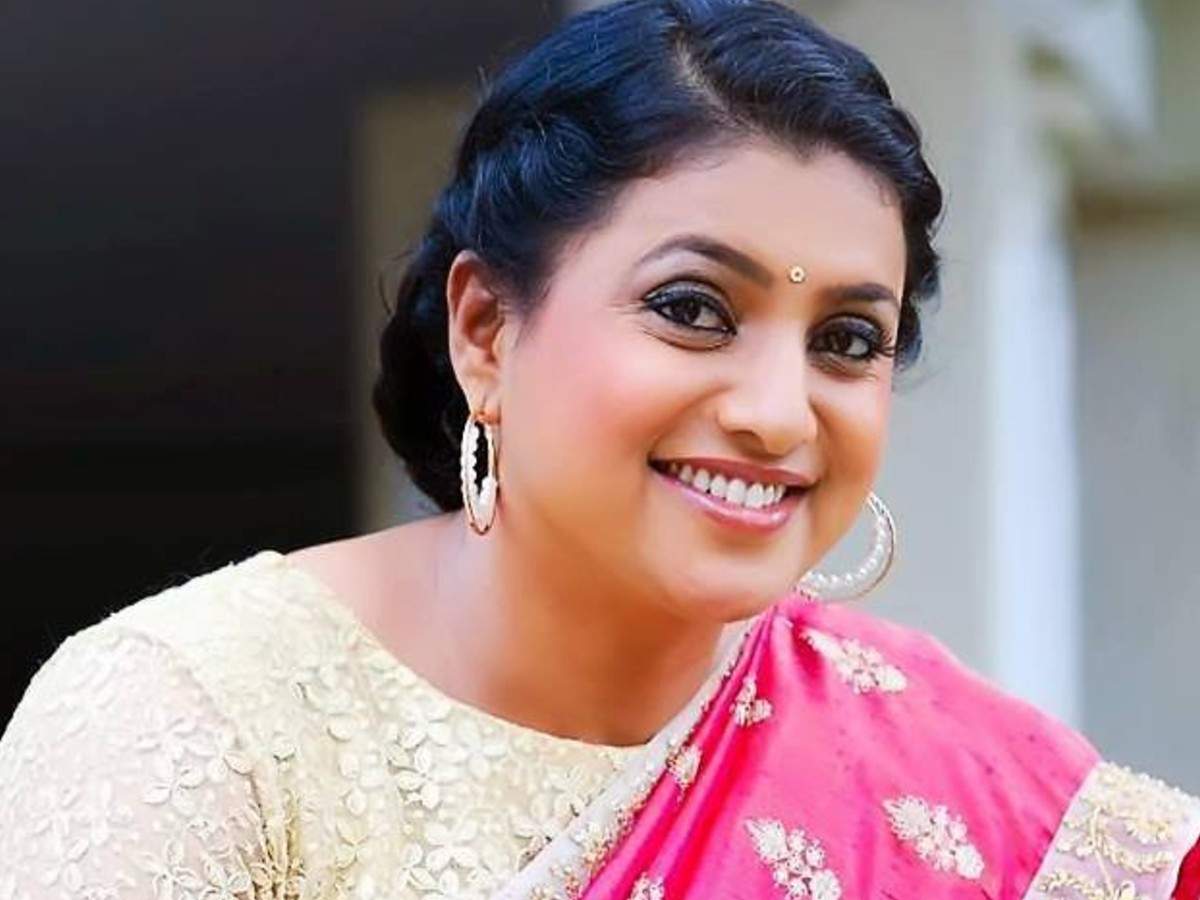 This is how actress Roja helped a stranded pregnant woman to get to a hospi...