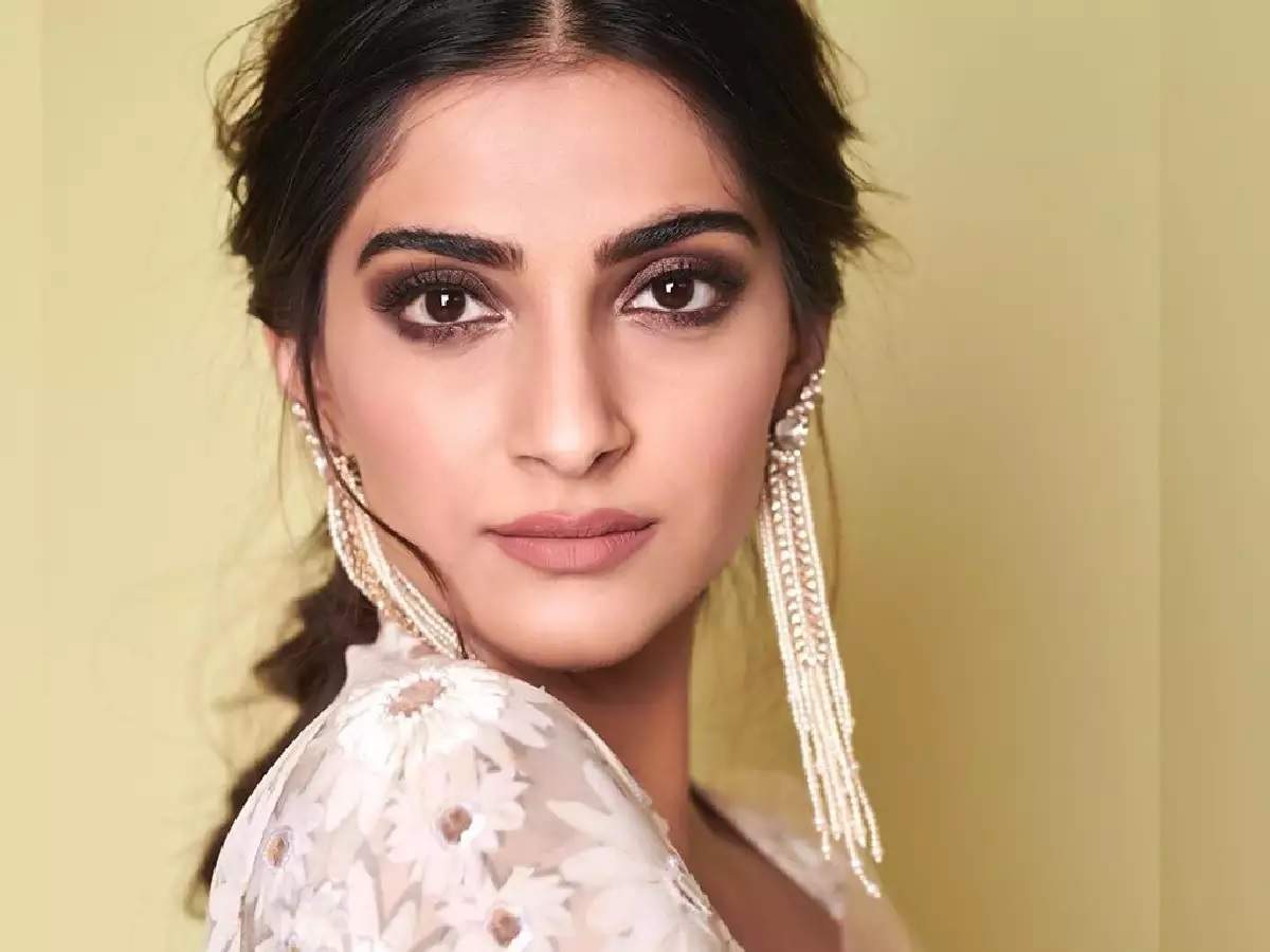 Sonam Kapoor has a befitting message for trolls: 'I'll just do as I please' | Hindi Movie News - Times of India