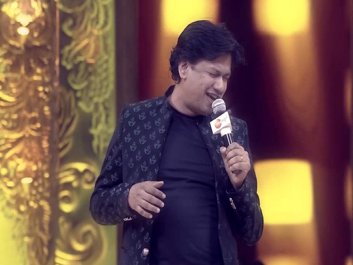 Sa Re Ga Ma Pa 17 Judge Vijay Prakash Wows Everyone On The Set With His Handsup Performance Times Of India