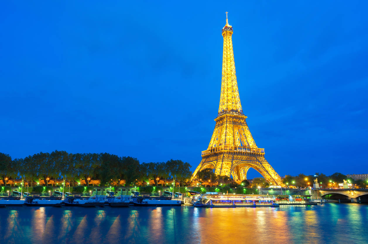 Eiffel Tower lights up, says ‘MERCI’ to health workers fighting the COVID pandemic