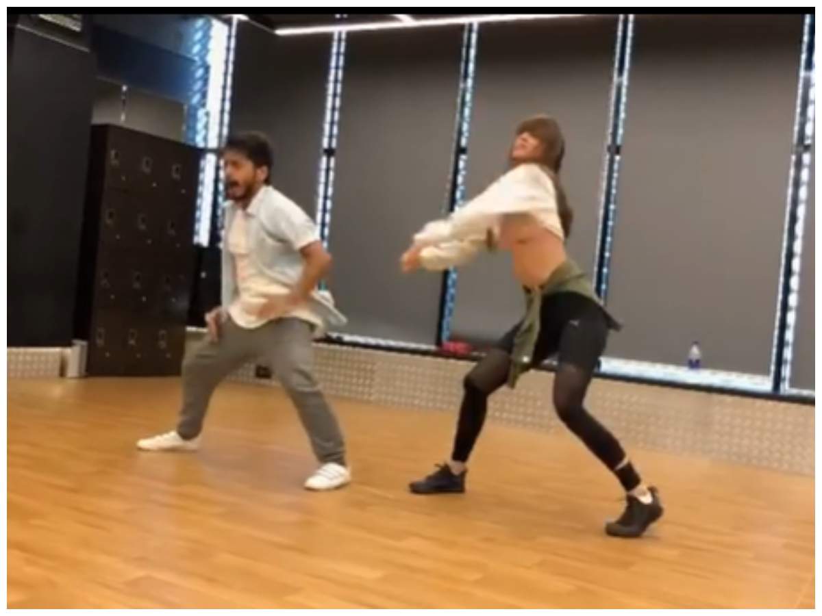 Watch Disha Patani Grooves To Bum Bum Tam Tam And Fans Can T Get Enough Of It Hindi Movie News Times Of India - bum bum tam tam roblox id code