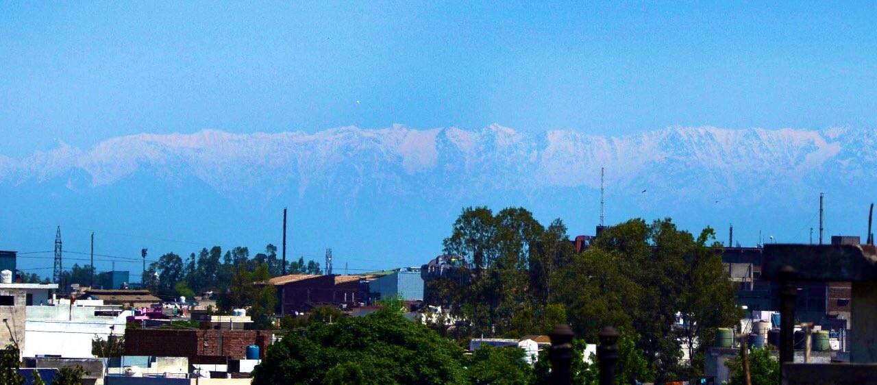 COVID-19 impact: People in Jalandhar shocked to see views of Dhauladhar range for the first time!