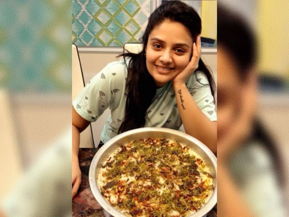 Sreemukhi S Chicken Biryani Recipe Looks Delicious Times Of India