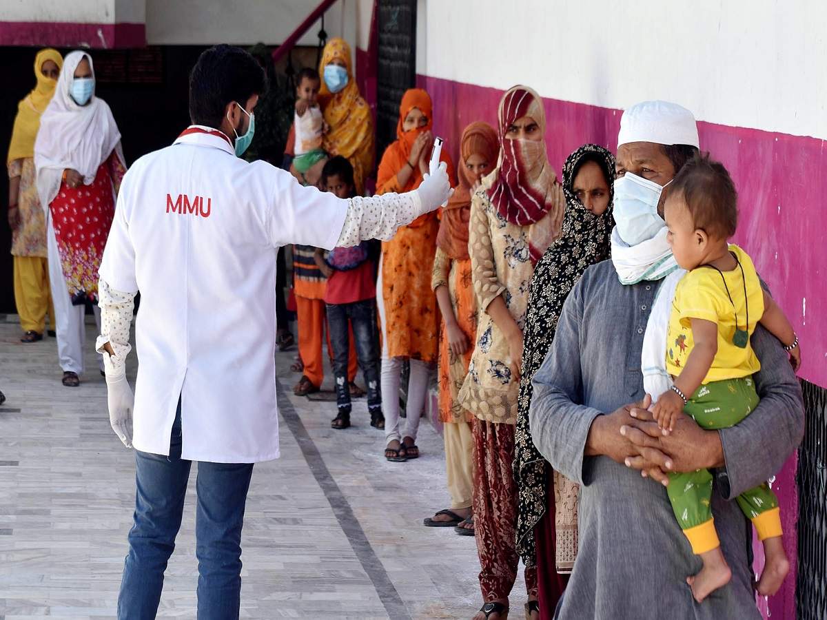 Medics examine attendees of the religious congregation at Tabligh-e-Jamaat s Markaz in Delhi's Nizamuddin area (ANI photo)