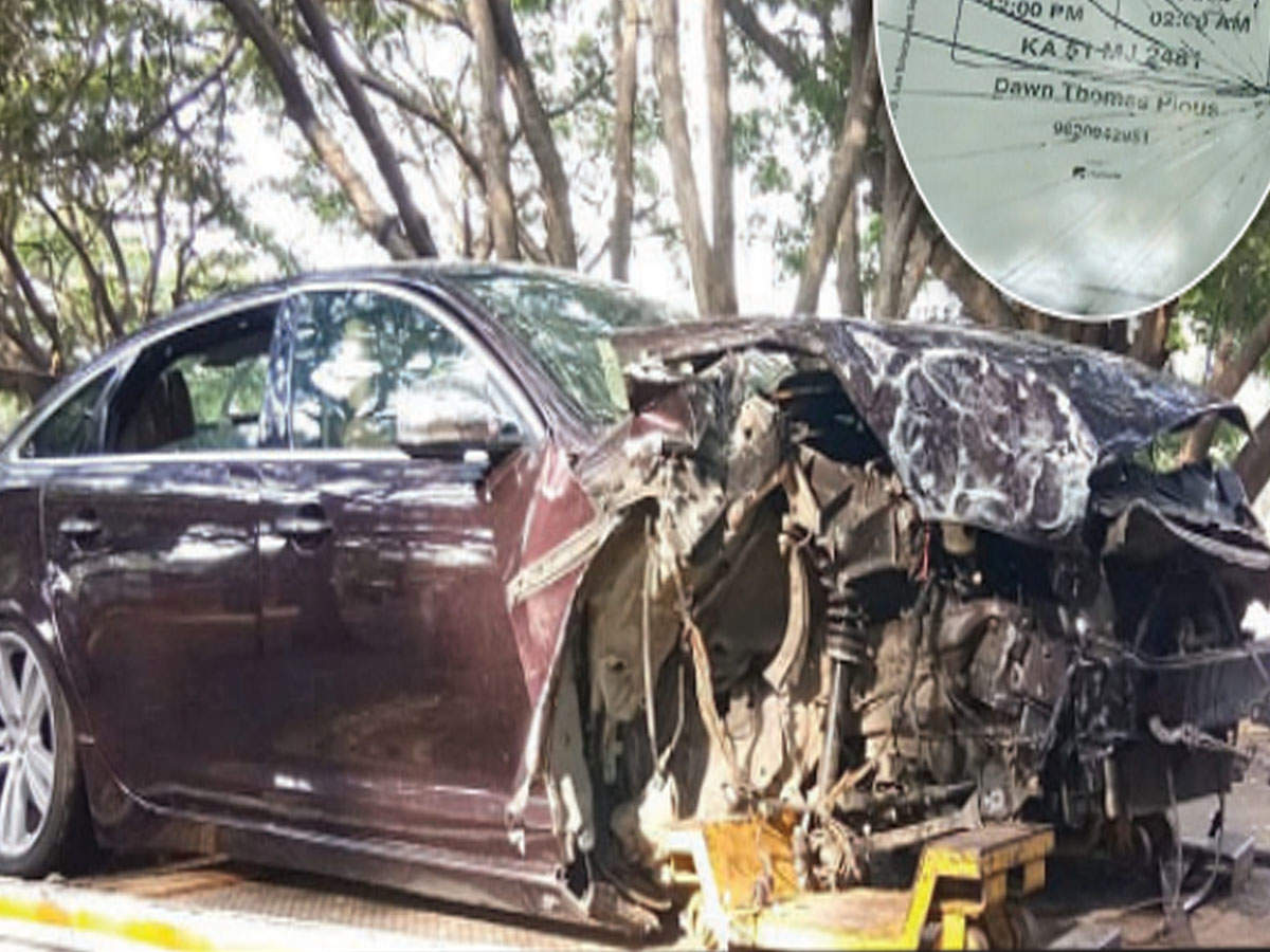 Sharmiela Mandre Accident: 2, including actor, hurt as Jaguar rams ...