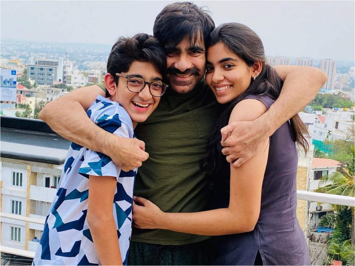 Ravi Teja posts a photo with his children during quarantine. See pic |  Telugu Movie News - Times of India